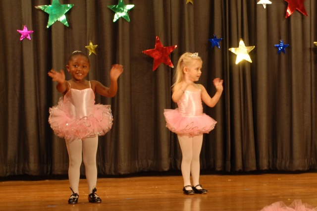 2012/05(May)/Sydney's Dance Recital/640x480_2012-05-12-Sydney's Recital-16.jpg